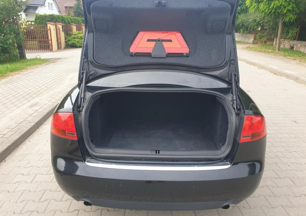 Audi A4 cena 17900 przebieg: 247000, rok produkcji 2005 z Świecie małe 301
